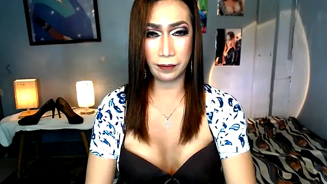 littleredbunny27 online show from April 2026 12:34:01 PM