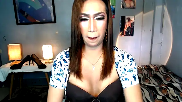 littleredbunny27 online show from April 2026 05:48:01 PM