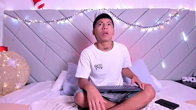 little kris1 online show from December 2025 12:37:01 PM