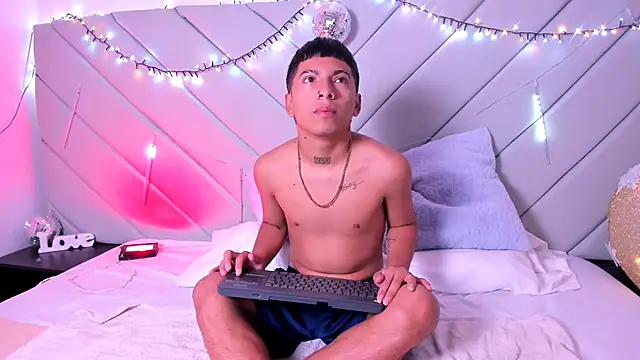 little kris1 online show from December 2025 12:37:01 PM