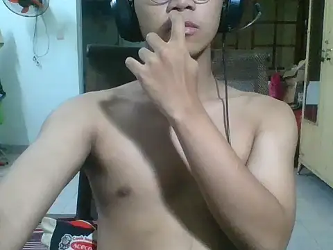kave2033 online show from October 2025 03:26:02 PM