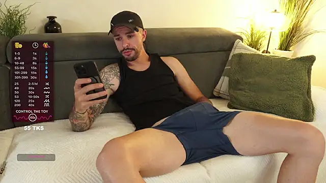 Snapshot of monsieurguitsxxx chatting on June 2026 02:33:01 PM monsieurguitsxxx online show from June 2026 02:33:01 PM