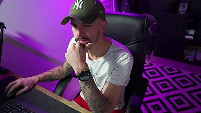 monsieurguitsxxx online show from December 2025 02:27:02 PM