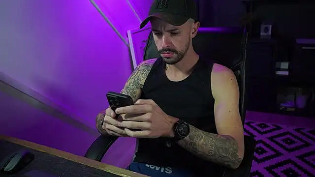 monsieurguitsxxx online show from November 2025 02:11:01 PM