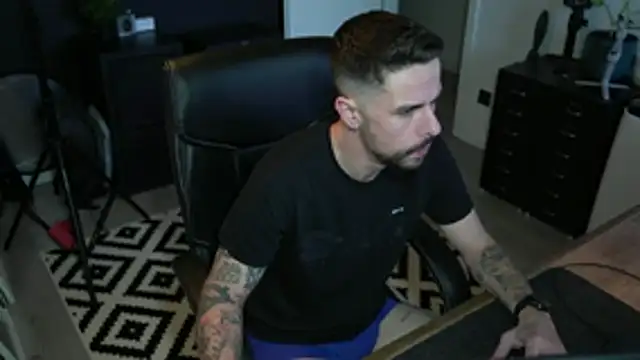 monsieurguitsxxx online show from January 2026 11:26:01 AM