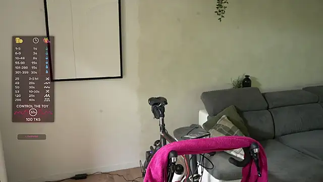 monsieurguitsxxx online show from April 2026 01:06:02 PM