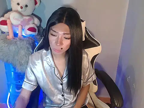 Yourasianbabyemma online show from November 2025 08:12:01 PM