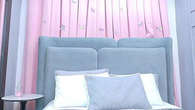 Snapshot of NaughtyHally_ chatting on April 2026 01:24:01 PM NaughtyHally online show from April 2026 01:24:01 PM