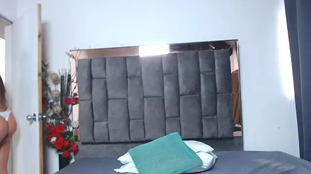 Salmma Milf online show from November 2025 12:05:02 PM