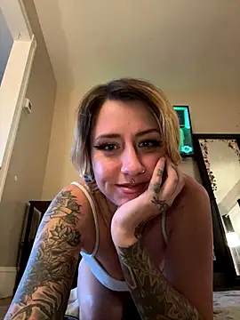 Snapshot of EllieELf chatting on October 2025 10:07:02 PM EllieELf online show from October 2025 10:07:02 PM