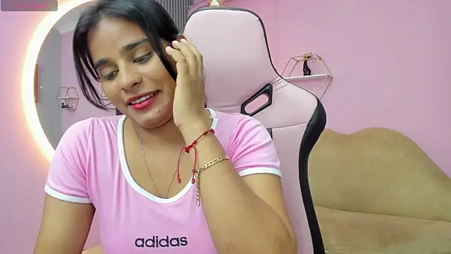 jazmin lovee online show from October 2025 03:00:02 PM