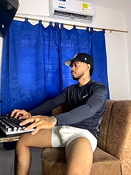 Kylian Alessandro online show from October 2025 12:02:01 PM