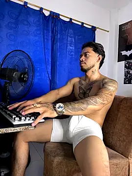 Snapshot of Kylian_Alessandro chatting on October 2025 04:37:02 PM Kylian Alessandro online show from October 2025 04:37:02 PM