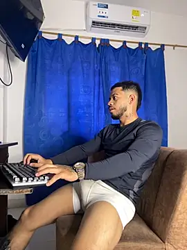 Kylian Alessandro online show from November 2025 06:34:01 PM