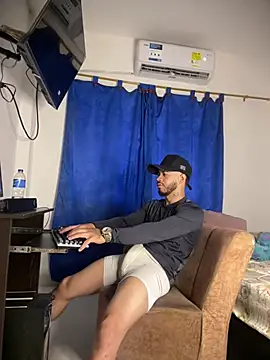 Kylian Alessandro online show from February 2026 12:16:01 PM