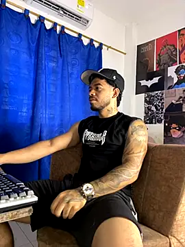 Kylian Alessandro online show from October 2025 03:55:02 PM