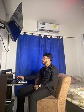 Kylian Alessandro online show from February 2026 06:41:01 PM