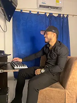 Kylian Alessandro online show from November 2025 11:43:02 AM