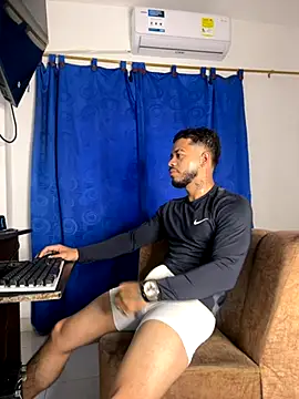 Kylian Alessandro online show from November 2025 11:32:01 AM