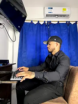 Kylian Alessandro online show from November 2025 04:32:01 PM