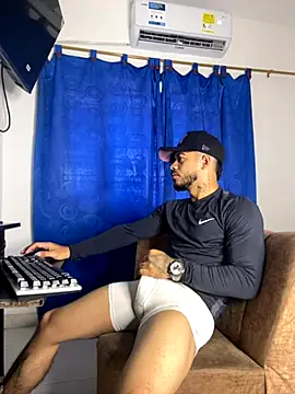 Kylian Alessandro online show from November 2025 12:43:01 PM