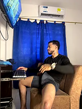 Kylian Alessandro online show from December 2025 03:11:02 PM