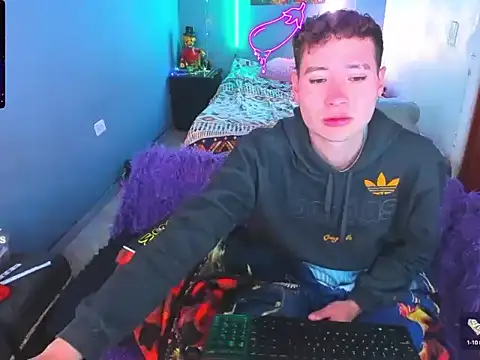 Snapshot of Latin_boysxxxx chatting on February 2026 02:45:02 AM Latin boysxxxx online show from February 2026 02:45:02 AM