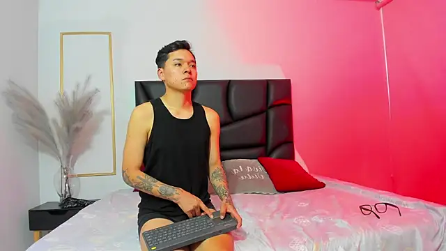 AnnieAndLeandro online show from November 2025 07:51:02 PM