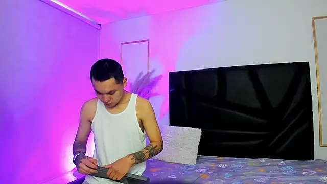 AnnieAndLeandro online show from December 2025 08:28:02 PM