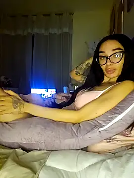 LucyMiax online show from October 2025 09:58:01 PM