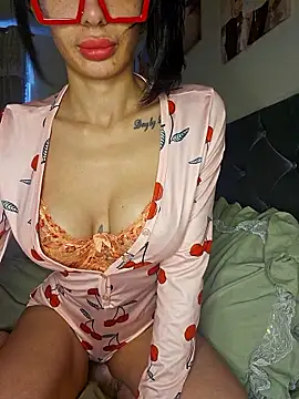 LucyMiax online show from January 2026 11:02:02 AM