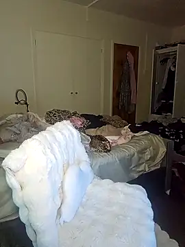 LucyMiax online show from December 2025 12:44:01 AM