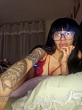 LucyMiax online show from November 2025 12:47:01 AM