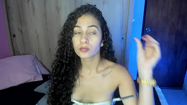 Snapshot of fernanda317 chatting on April 2026 05:27:02 PM fernanda317 online show from April 2026 05:27:02 PM