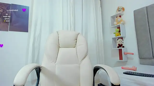 Miaa Star1 online show from November 2025 01:15:02 PM