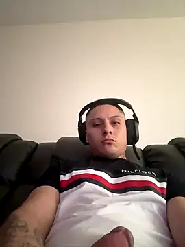 Feloh95 online show from October 2025 08:53:02 PM