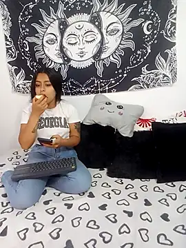 Snapshot of abby_n_emily chatting on October 2025 12:36:01 PM abby n emily online show from October 2025 12:36:01 PM