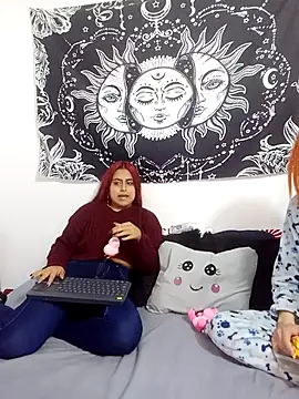 Snapshot of abby_n_emily chatting on November 2025 12:27:02 PM abby n emily online show from November 2025 12:27:02 PM