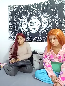 Snapshot of abby_n_emily chatting on November 2025 12:28:01 PM abby n emily online show from November 2025 12:28:01 PM