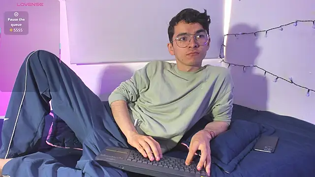 dani angel dark online show from December 2025 09:31:02 PM