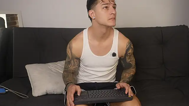 Dominick walker online show from December 2025 05:05:01 PM