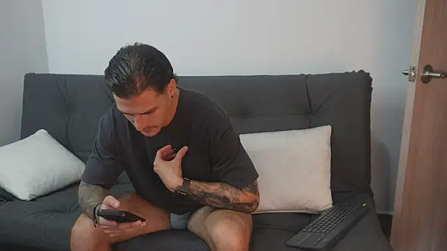 Dominick walker online show from October 2025 06:51:01 PM