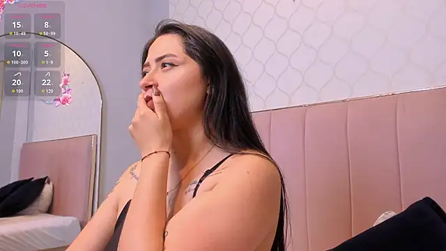 JuliethCruz  online show from March 2026 06:00:01 PM