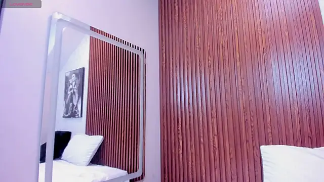 JuliethCruz  online show from November 2025 05:16:02 PM