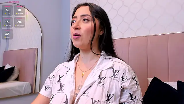 JuliethCruz  online show from March 2026 05:39:02 PM