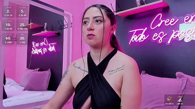 JuliethCruz  online show from October 2025 05:45:01 PM