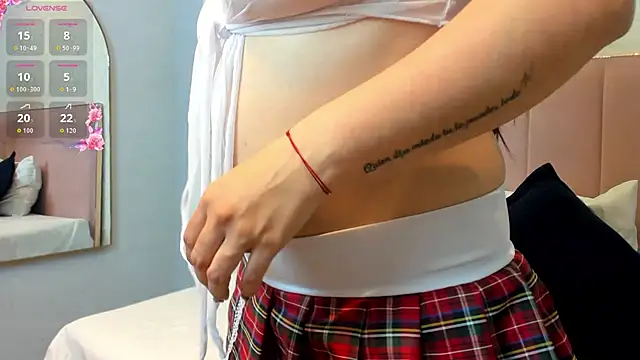 JuliethCruz  online show from March 2026 06:23:02 PM