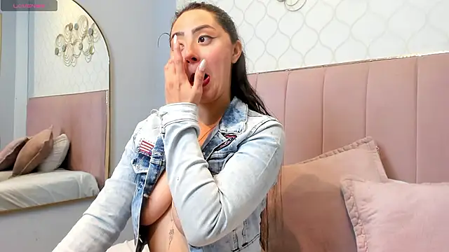 JuliethCruz  online show from February 2026 07:54:02 PM