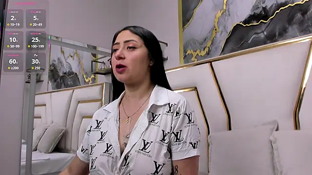 JuliethCruz  online show from October 2025 05:46:01 PM