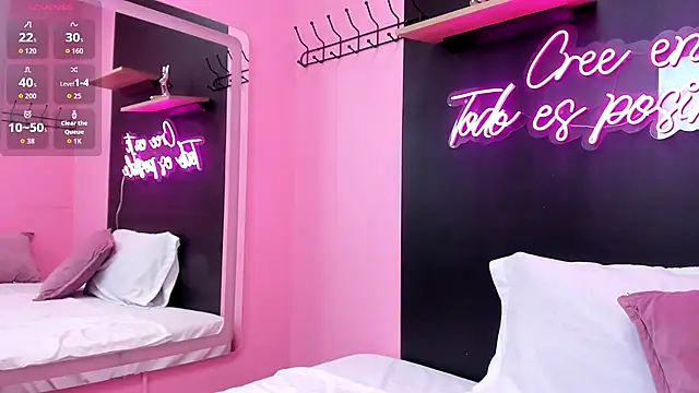 JuliethCruz  online show from December 2025 05:44:01 PM